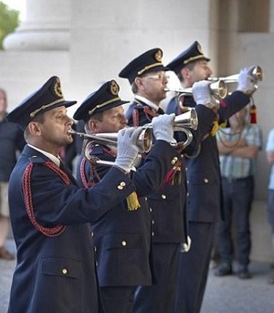 Photo of the buglers playing the Last Post at the Menin Gate