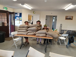 Photo of volunteers with hessian sandbags